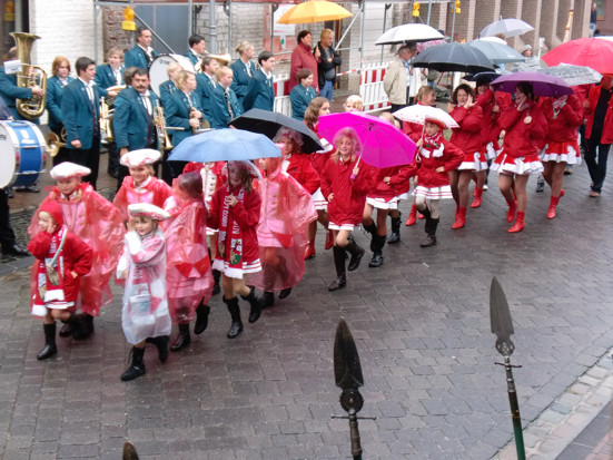 Vorbeimarsch - hier die Funkenmarichen Vorbeimarsch - hier die Funkenmarichen
